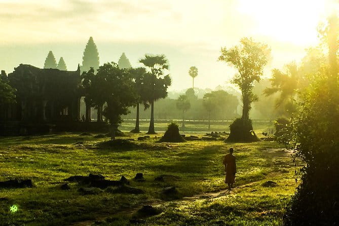 Angkor Wat & Banteay Srei 1-Day Tour - The guides: Mean Young and Hong Rathana