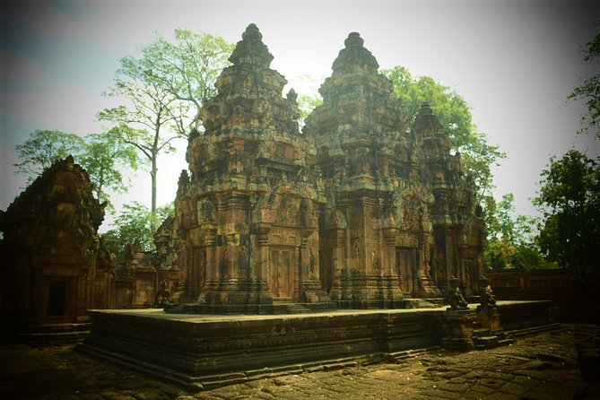 Angkor Wat & Banteay Srey Tour - Bayon: two hours among 54 towers and smiling faces