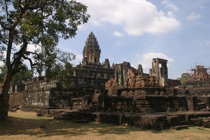 Angkor Wat Cycling Tour - Ta Prohm and the Temple in the Trees