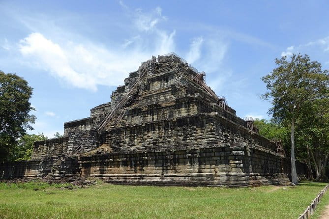 Angkor Wat Cycling Tour - Angkor Thom’s East Gate