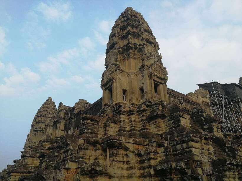 Angkor Wat Full-Day Private Tour with Sunrise - Bayon and its 216 stone faces