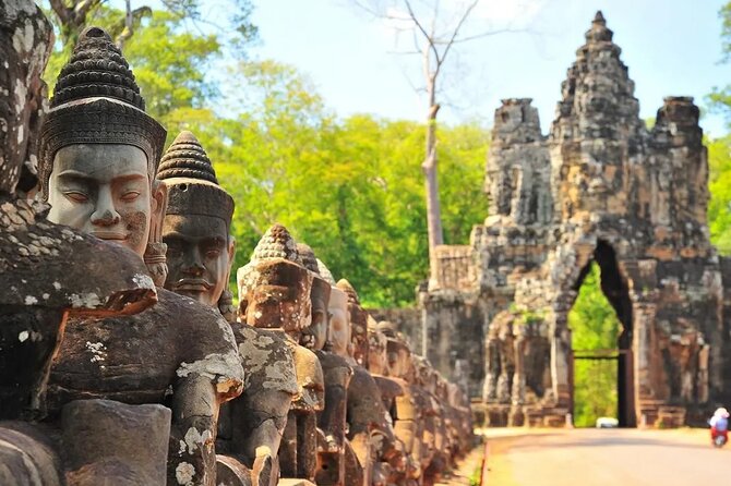 Angkor Wat full Day 'Small Group with sunset & Tour Guide - Ta Prohm and the Tomb Raider effect