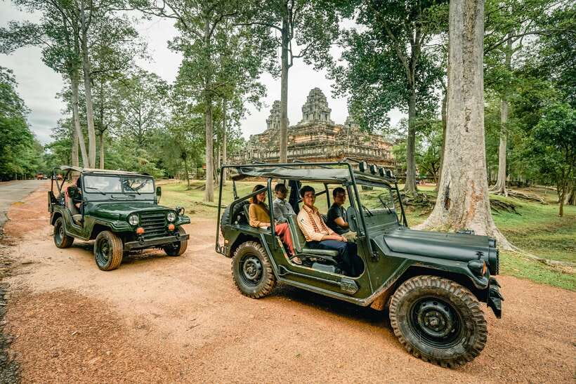 Angkor Wat: Guided Jeep Tour Inclusive lunch at local house - Fruit, drinks, and a useful pause