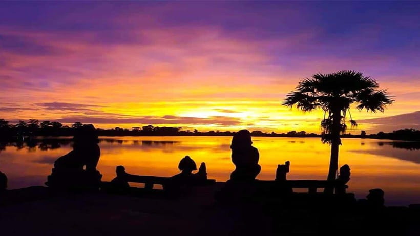 Angkor Wat Guided Sunrise Tour - Bayon and its more than 200 stone faces