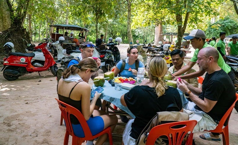Angkor Wat: Guided Vespa Tour / Tuk Tuk or Car - Angkor Wat with time for questions