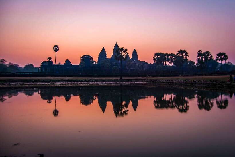 Angkor Wat: Highlights and Sunrise Guided Tour - Srah Srang gives you a useful pause