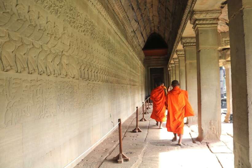 Angkor Wat: Highlights and Sunrise Guided Tour - Angkor Thom and the Southern Gate