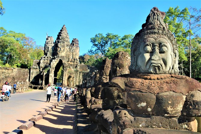 Angkor Wat Highlights and Sunrise Guided Tour from Siem Reap - What the guide adds to a crowded temple day