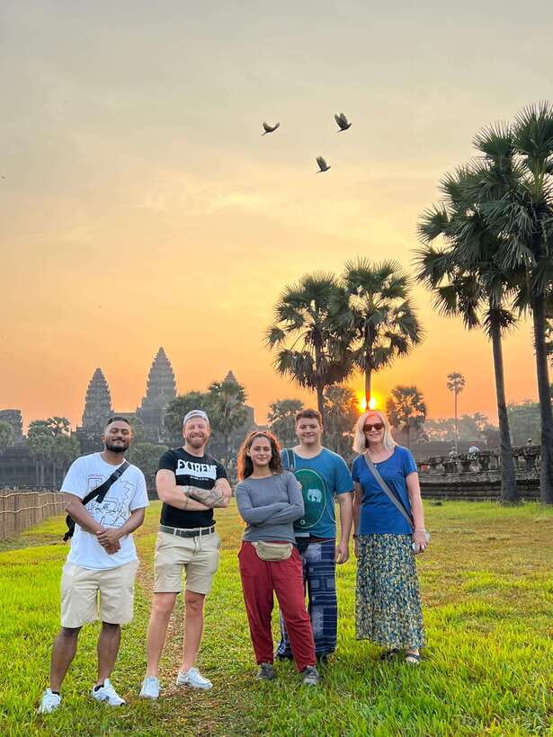Angkor Wat: Highlights and Sunrise with Spanish Guide - Bayon’s enormous carved faces