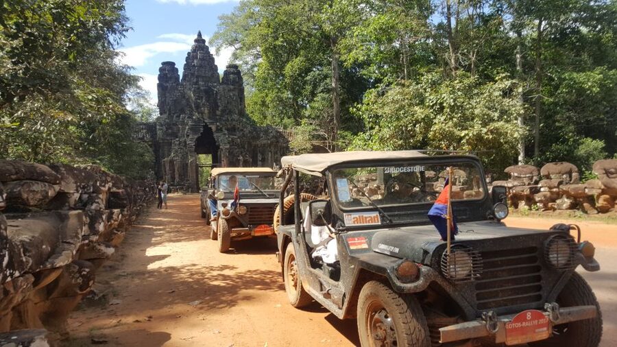 Angkor Wat in a vintage Jeep with driver - jeep rental - Key points to know before booking