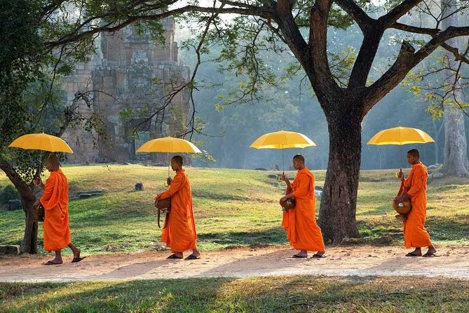 Angkor Wat Small-Group Exploration with Expert Guide - Heat, lunch, and the real cost of the day
