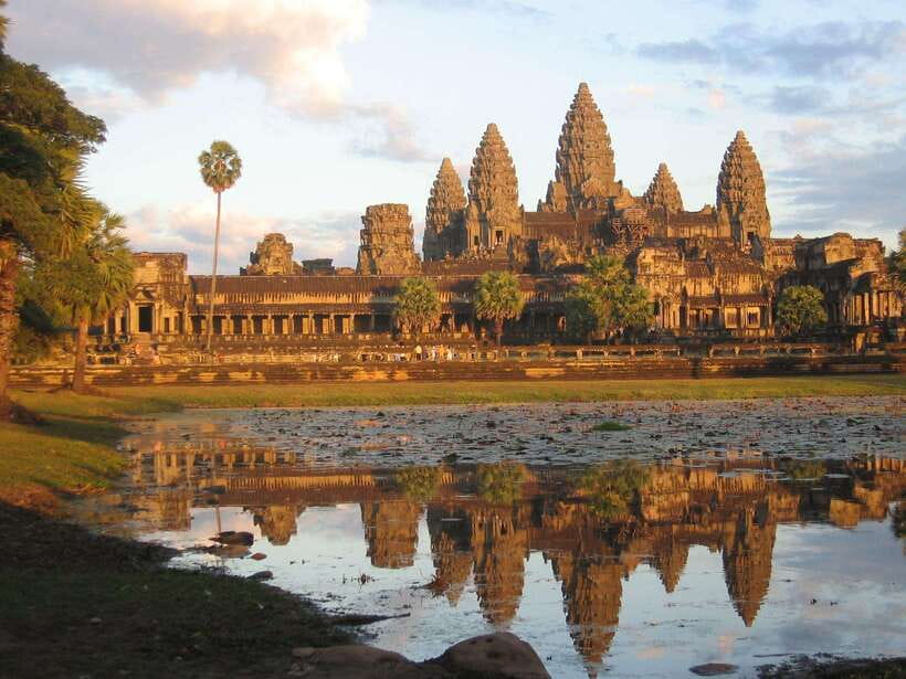 Angkor Wat: Small-Group Tour with Balloon Ride and Lunch - Angkor Wat, where the details demand a guide
