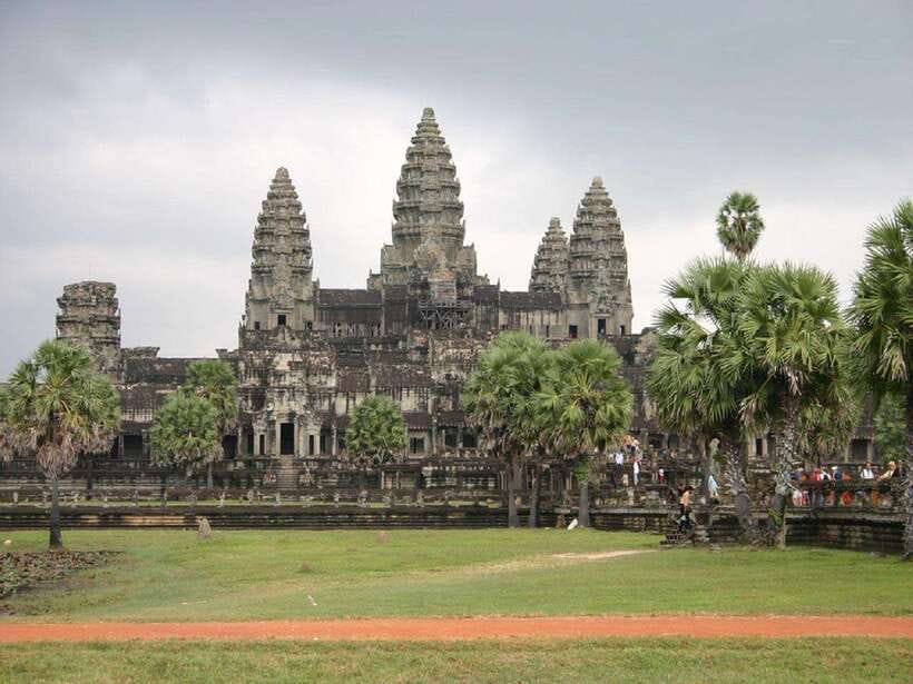 Angkor Wat Small Tour With Private Tuk Tuk - Takeo offers a change of scale