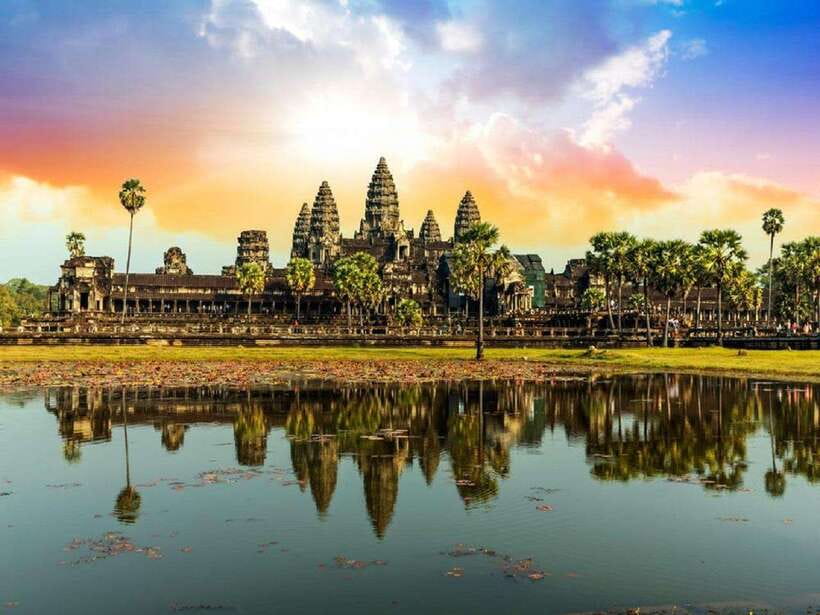 Angkor Wat Small Tour With Private Tuk Tuk - Bayon and the faces at the center of Angkor Thom
