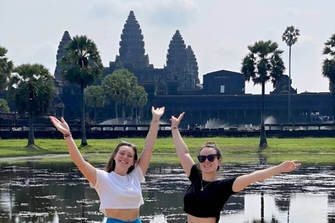 Angkor Wat Sunrise & 3 Main Temples with Breakfast – Small Group - Bayon and the stone faces of Lokeśvara