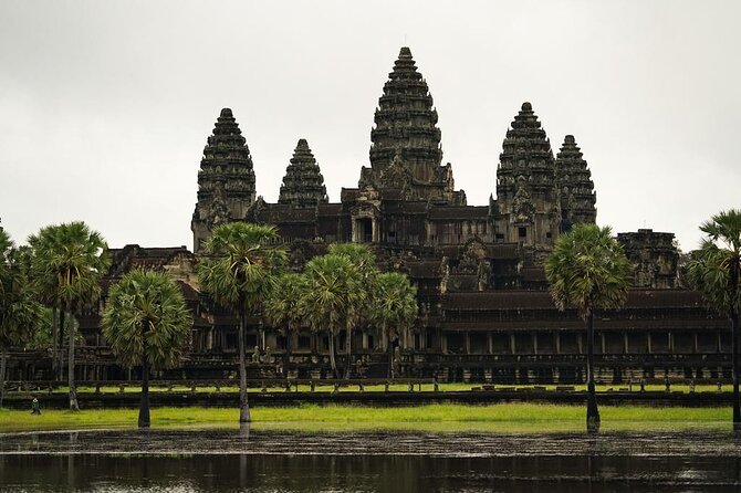 Angkor Wat Sunrise Experience – Ultimate 1-Day Guided Temple Tour - Bayon’s smiling faces and everyday scenes