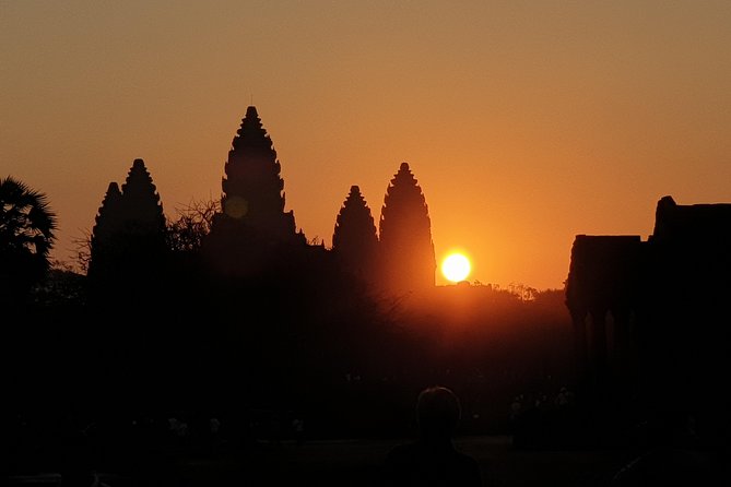 Angkor Wat Sunrise Private Full Day Tour - Angkor Wat: three hours with Cambodia’s great temple