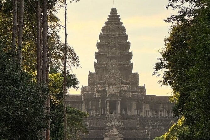 Angkor Wat Sunrise Small-Group 1-Day Tour from Siem Reap - Small group or private tour?