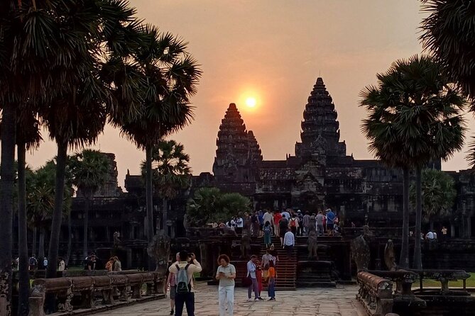 Angkor Wat Sunrise Tour - Bayon’s stone faces and the power of close viewing