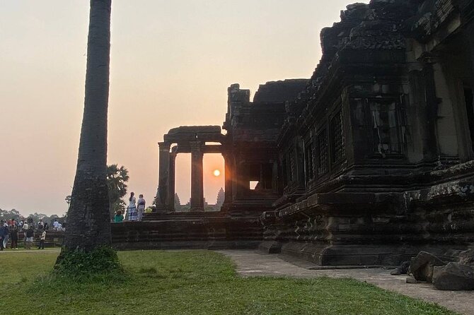 Angkor Wat Sunrise Tour & Archaeological Park Exploration - Why the sunrise at Angkor Wat is worth the alarm