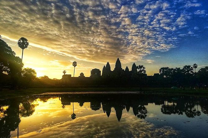 Angkor Wat Sunrise tour with Small - Group and Guide tours - Ta Keo: an unfinished pyramid with serious steps