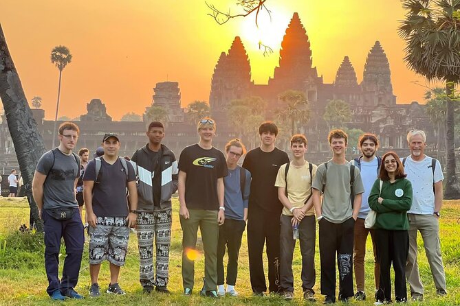 Angkor Wat Sunrise tour with Small - Group and Guide tours - What the guide adds to a low-cost tour