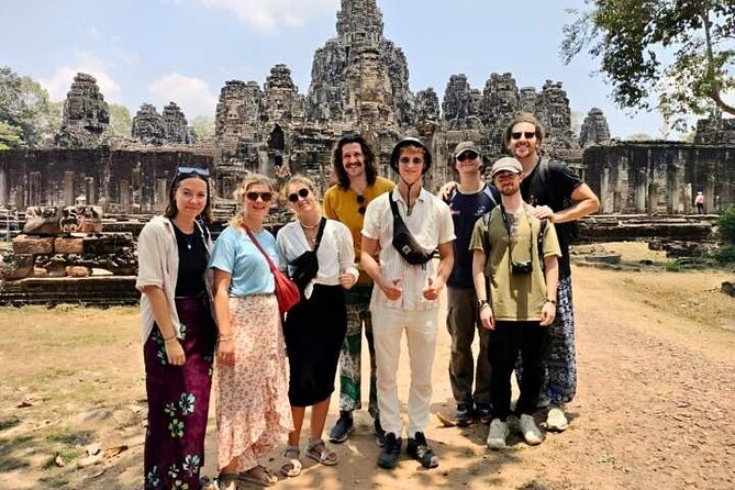Angkor Wat Sunset Small Group Tour with Lunch Included - The guides are a major part of the value