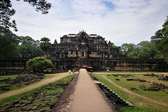 Angkor Wat Sunset Tour - Phnom Bakheng and the sunset wait