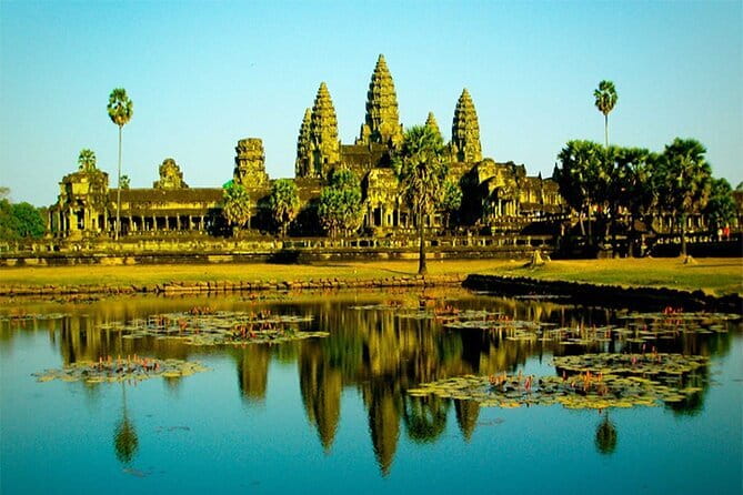 Angkor Wat Tour deutsch - Sonnenaufgang | Private Führung - Angkor Thom brings faces, gates, and royal space