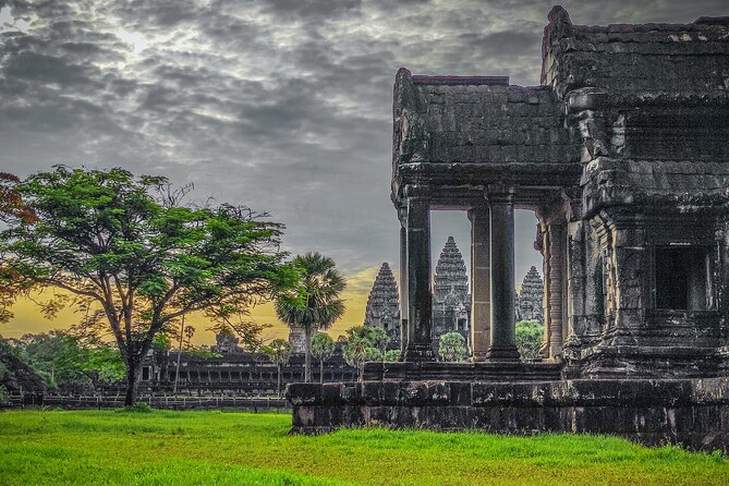 Angkor World Heritage with Sunrise - Small Group - Bayon’s enormous stone faces