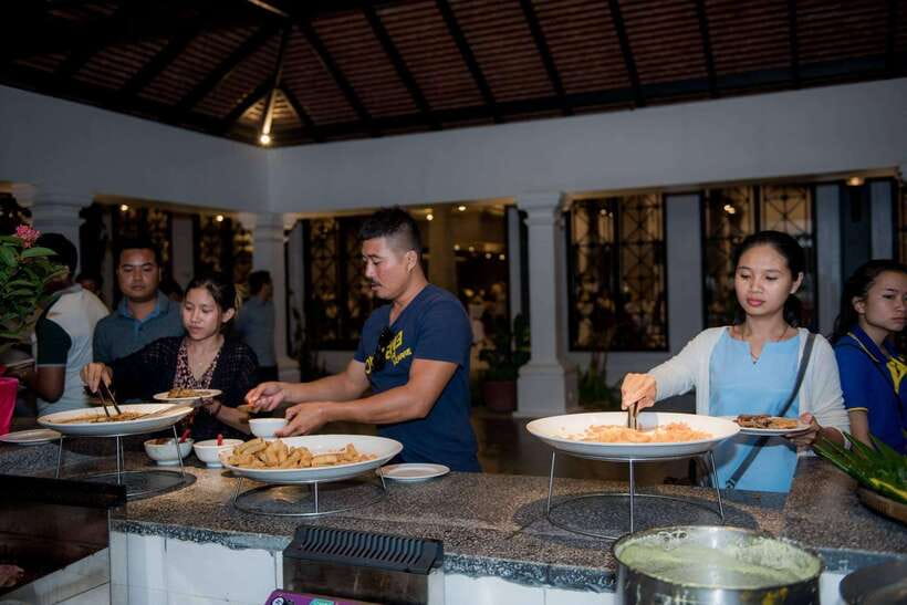 Apsara Traditional Dances & Local Buffet with Tuk-Tuk Ride - Buffet dinner covers Khmer and international tastes
