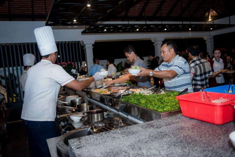 Apsara Traditional Dances & Local Buffet with Tuk-Tuk Ride - Should you book the Apsara dinner and dance?