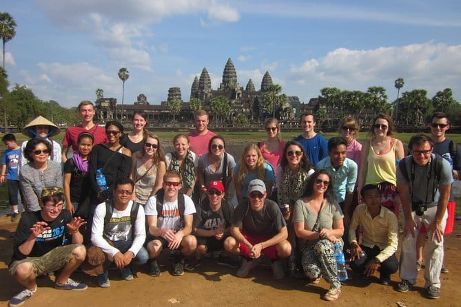 Bakong Temples & Floating Village Tour - What the private format changes