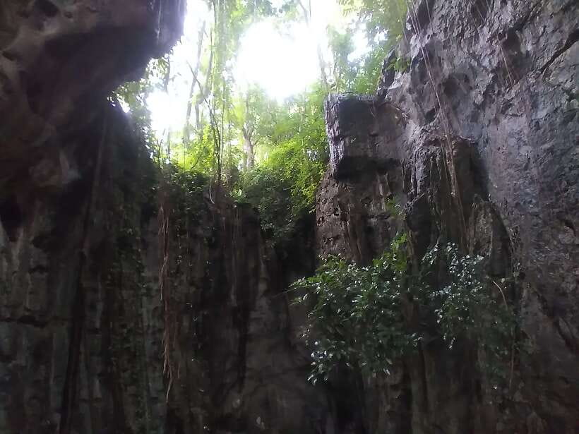 Bamboo train. Phnom Sampove cave. Bat cave and Banan Temple - The bamboo train starts the day with a little local theater