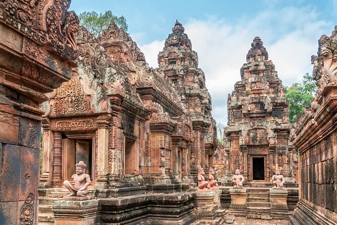 Banteay Srei and Grand Circuit Heritage Tour from Siem Reap - Pre Rup opens the day with brick and height