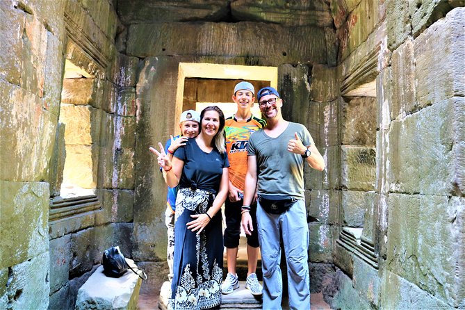 Banteay Srei and Grand Circuit Heritage Tour from Siem Reap - Banteay Srei rewards close attention