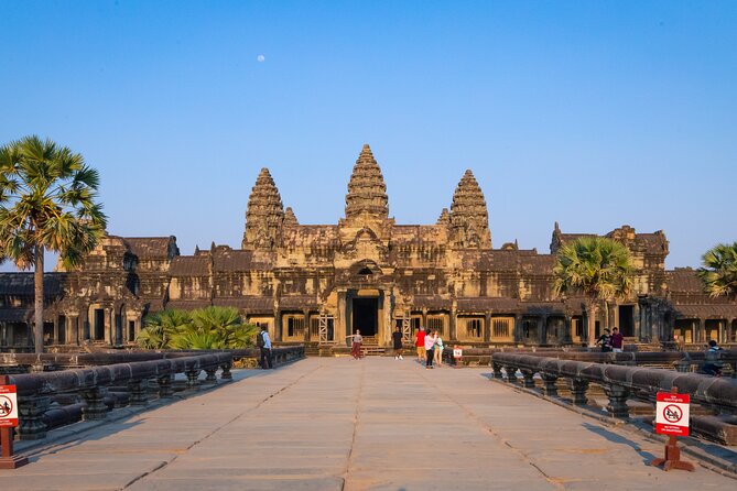 Banteay Srei & Angkor Big Circuit Tour - Eastern Mebon and the scale of a vanished reservoir