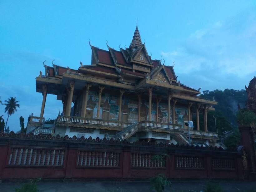 Battambang: Tuk-Tuk, Bamboo Train, Killing/Bat Caves, Sunset - Rat barbecue and a taste of rural Cambodia