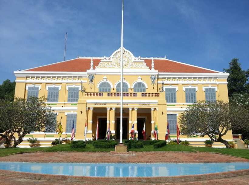Battambang: Tuk-Tuk, Bamboo Train, Killing/Bat Caves, Sunset - The Bat Cave finale