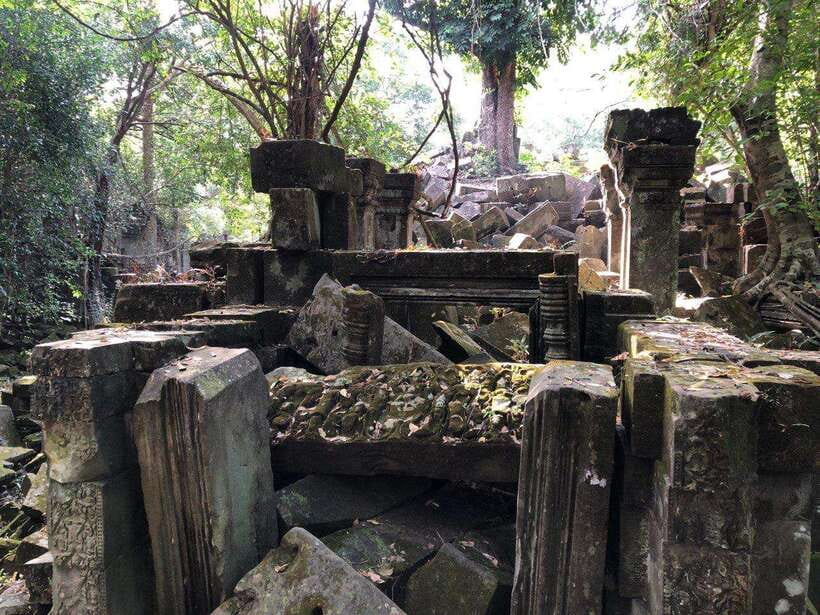 Beng Melea, Rolous Group & Kompong Phluk Floating Village - A boat ride into Kompong Phluk