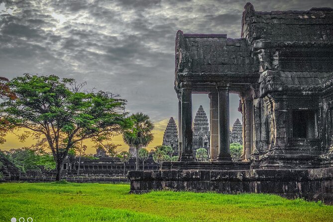 Best Temples Day Tour in Siem Reap with Sunset - Take a midday break near Srah Srang