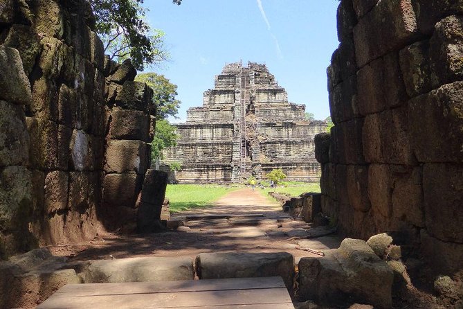 Border Transfer (Siem Reap to Laos/Laos to Siem Reap) - Arriving at a quiet border with no easy onward ride