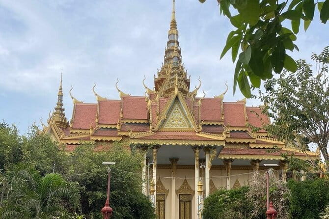 Cambodia Private Taxi - Siem Reap & Angkor Wat Temple Area Tour - A private car changes the pace around Siem Reap