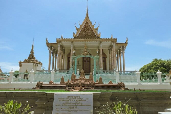 Classic Phnom Penh City Full Day Tour - The Royal Palace Sets the Tone