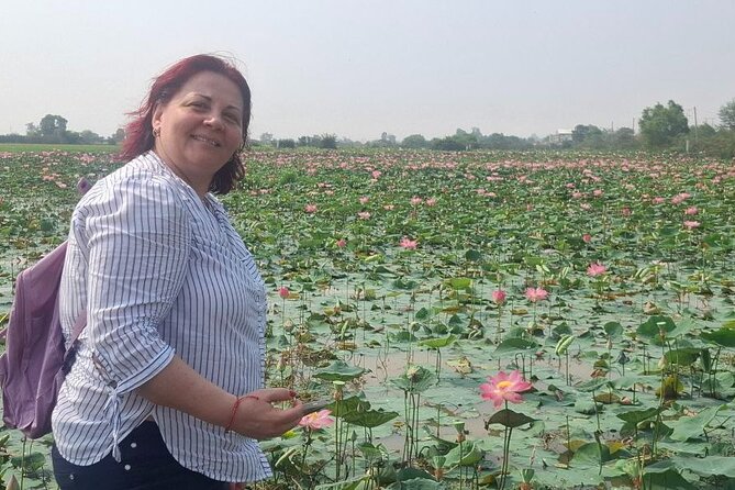 Comfortable Private Transfer Phnom Penh To Siem Reap - Spider Village: an optional, unusual roadside stop