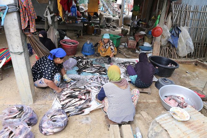 Customs and Culture Half Day Walk and Bike Tour in Battambang - Cambodian food with a local family