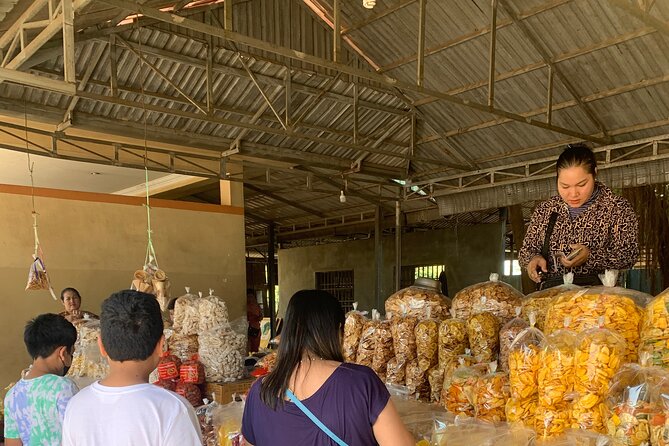 Day Tour In Phnom Penh With Bophany - Central Market: finish with food, shopping, and city life