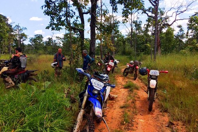 DB Siem Reap Half Day Dirt Bike Tour School - The guide and the feel of a small group