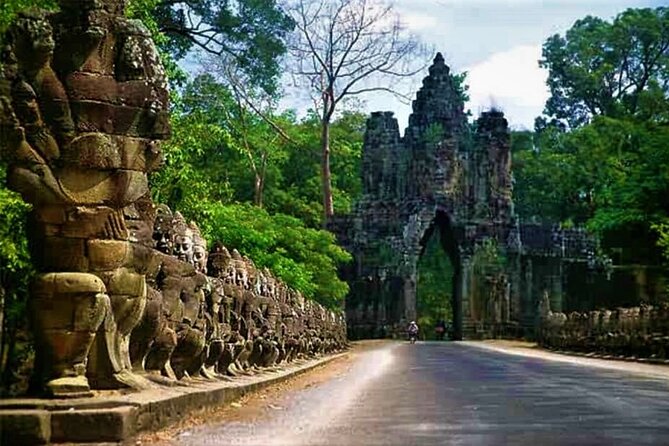 Discover Cambodia 8 Days from Siem Reap to Koh Trong -Phnom Penh - From Siem Reap airport to the temples of Angkor