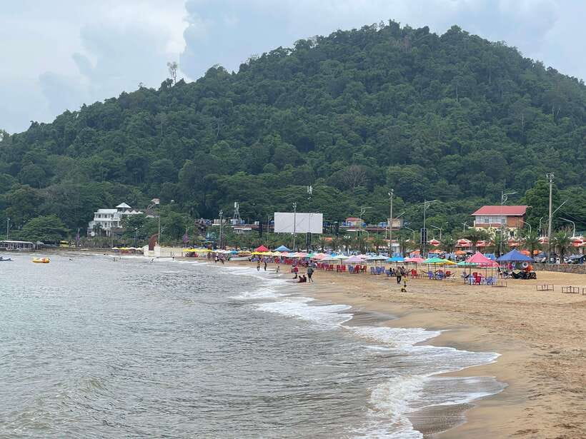 Discover kampot country side full day tour; kep crab market - A temple inside a cave